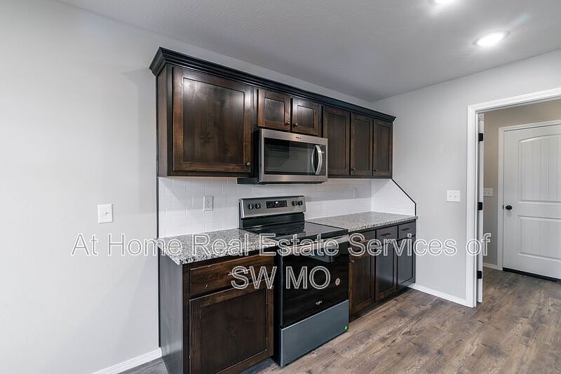 1st image of 1802 S 15th Ave