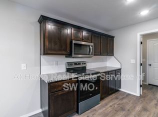 1802 S 15th Ave, Ozark, MO 65721