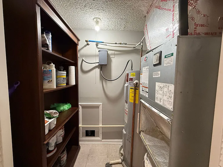 1312 Twin Springs Ct — Photo 17