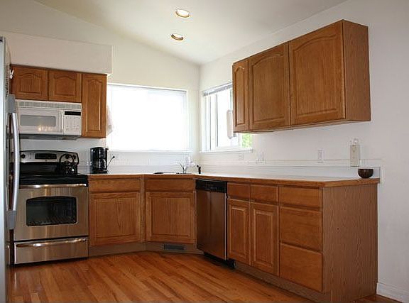 Kitchen w/eat in nook