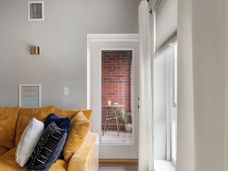 160 Burkhall St #212 — Photo 14