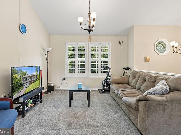 5th image of 39 Mountain View Dr