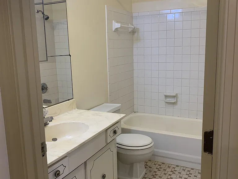 412 Middle St #C — Photo 8
