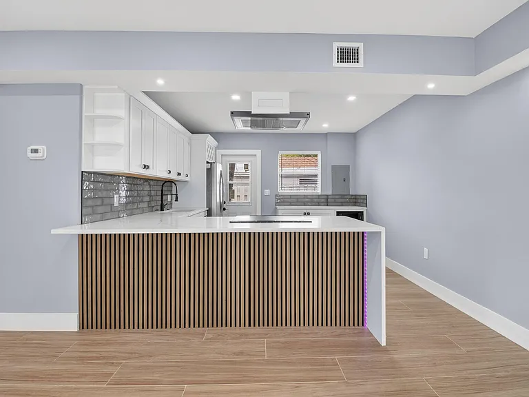 341 SE 3rd Ave — Photo 6