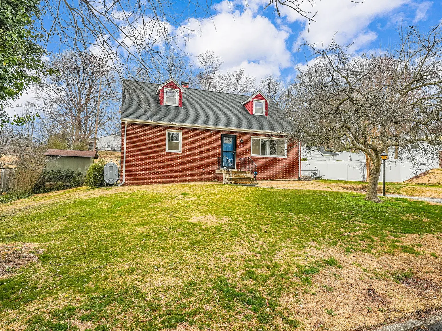 4 bed, 2498 sqft, $2,750 — Photo 3
