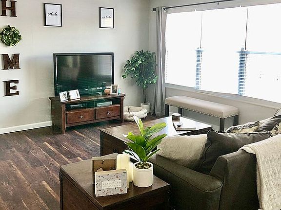 Living Room/Main Entry