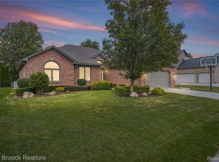 20313 Alexander Dr, Macomb, MI 48044