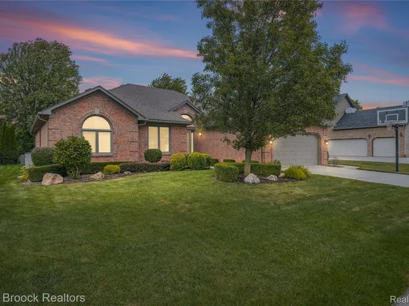 20313 Alexander Dr, Macomb, MI 48044