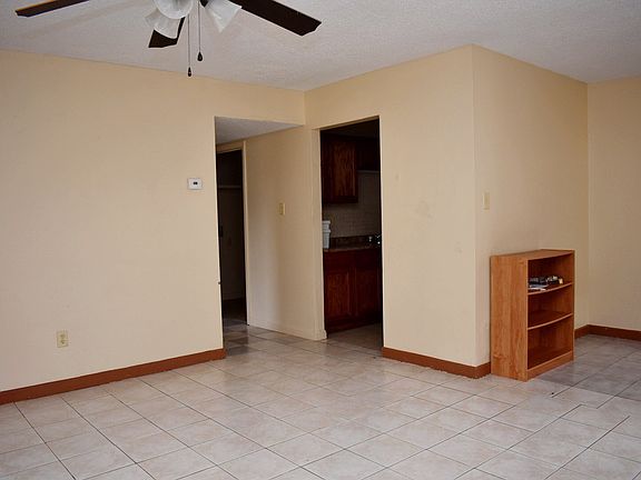 3rd image of 404 Vieux Orleans Cir APT C