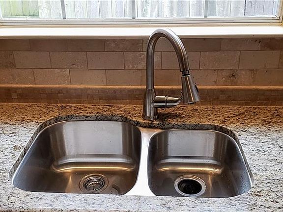 3rd image of 2805 Buena Vista Ct