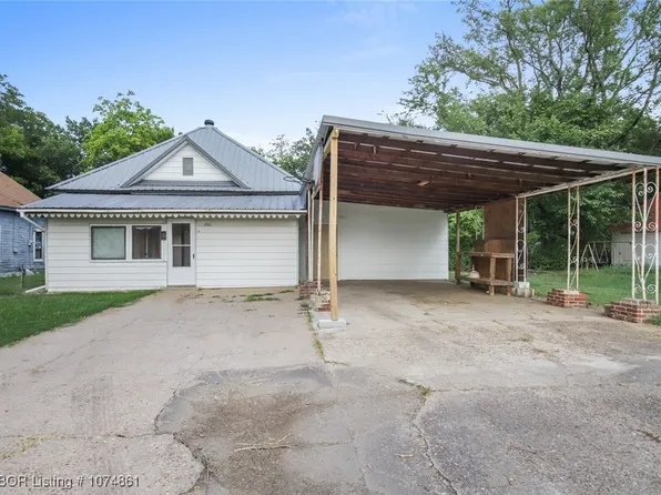 111 N Main St, Heavener, OK 74937