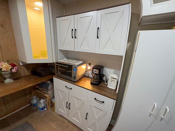 2nd image of 5011 Millers Gln #B