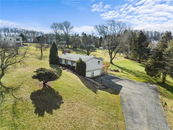 5770 Long Ct, New Tripoli, PA 18066