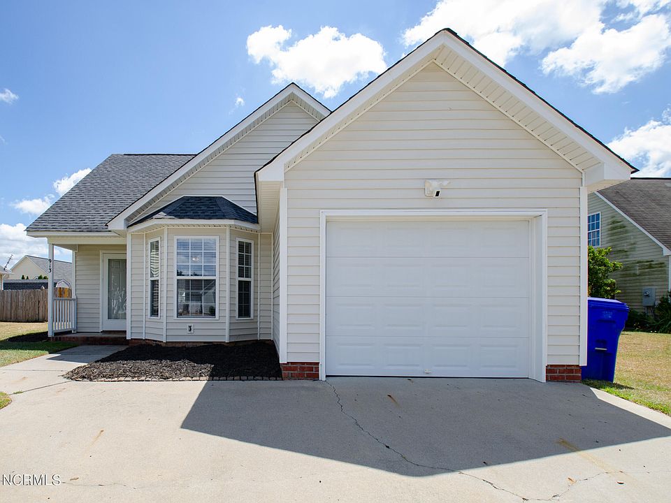 1st image of 913 Penncross Drive