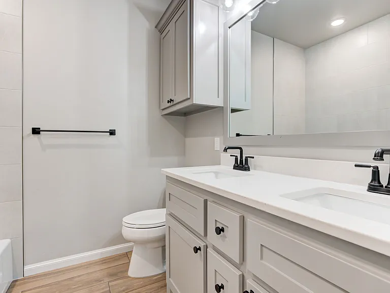 2728 Dunham Dr — Photo 38