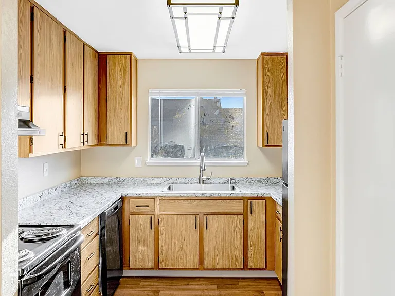 3330 Del Monte Blvd — Photo 31