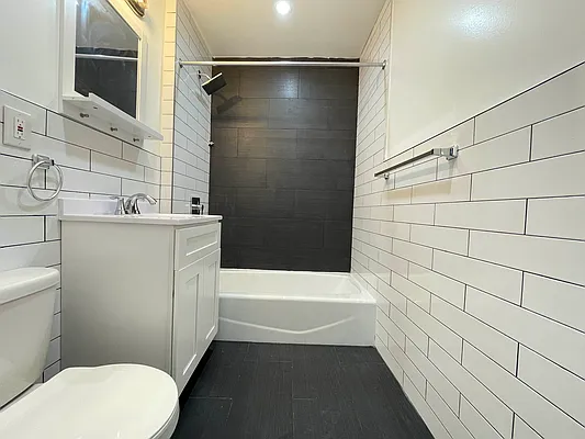 Rented by Bruma Realty LLC | media 6