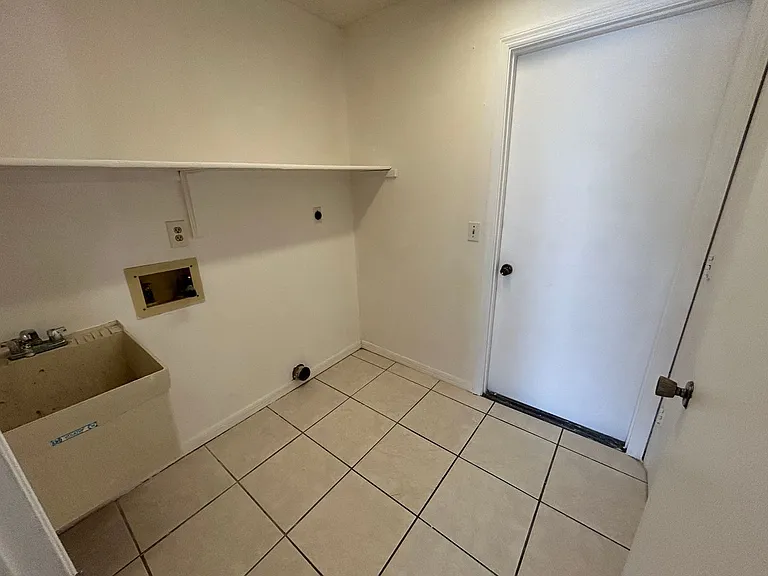 1649 Georgetowne Blvd — Photo 21