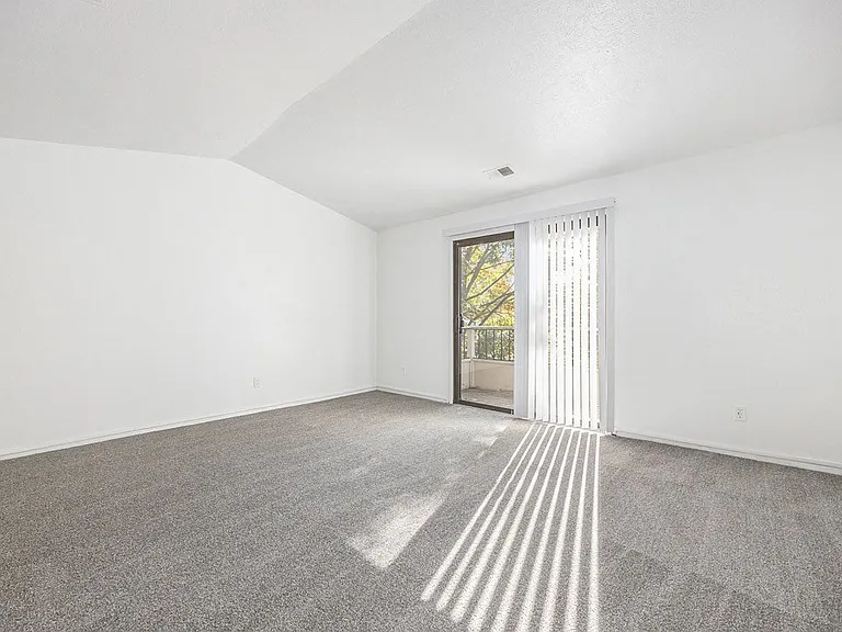 Hampton Lakes Apartments — Photo 54