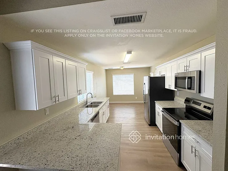 4205 N 101st Ave — Photo 6