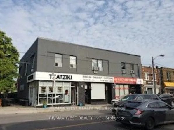 425 Jane St #11, Toronto, ON M6S 3Z7