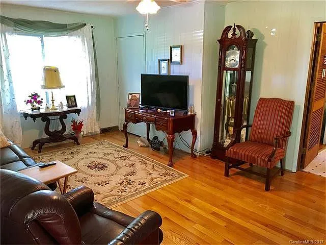 9711 Hickory Ridge Rd — Photo 5