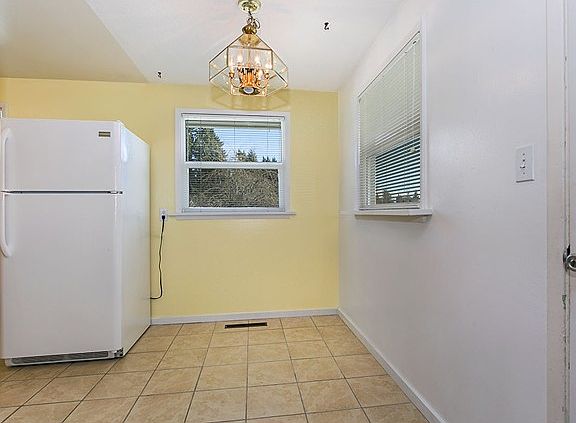 4th image of 1320 N Lafayette Ave