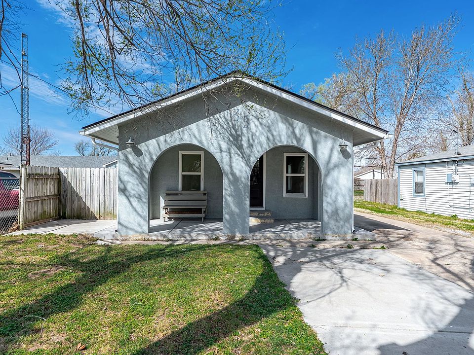 1st image of 735 N Doris St