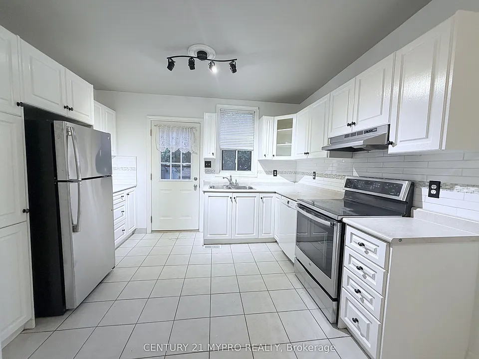 1111 Dufferin St