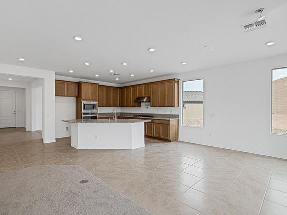 3rd image of 10 Sun Lily Ln