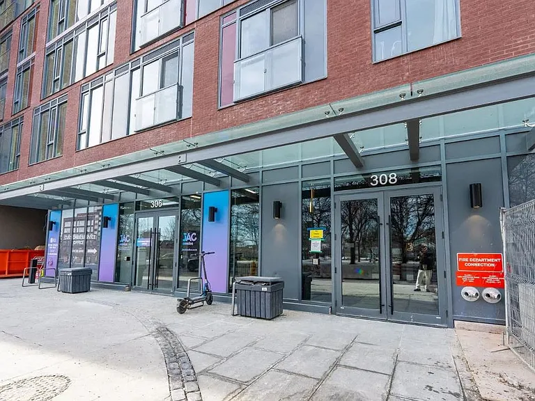 308 Jarvis St — Photo 27