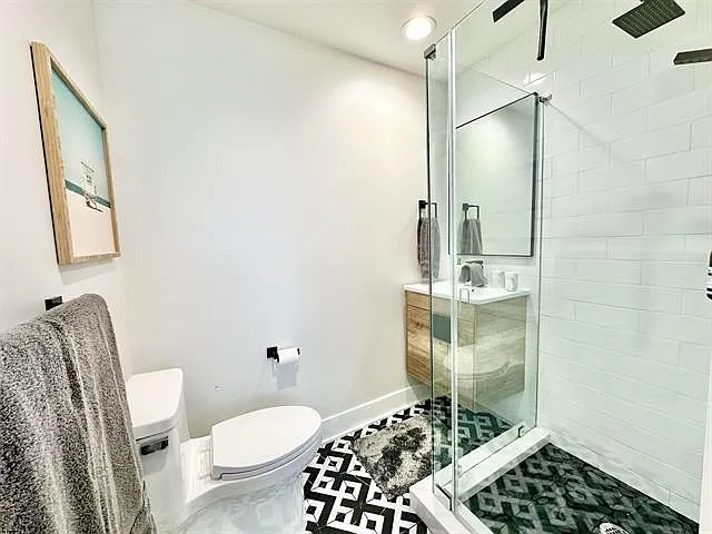 136 Lincoln Dr — Photo 17