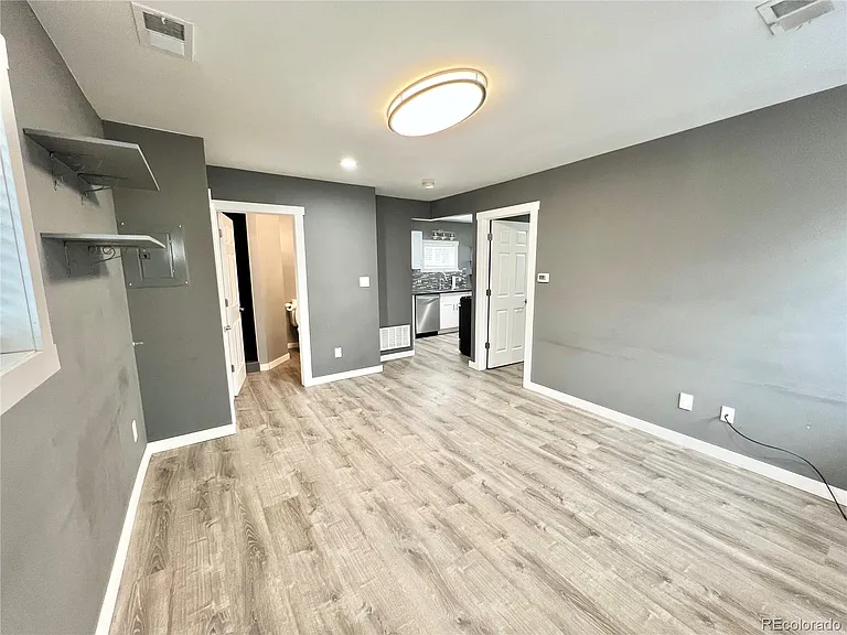 4801 S Fox St — Photo 8