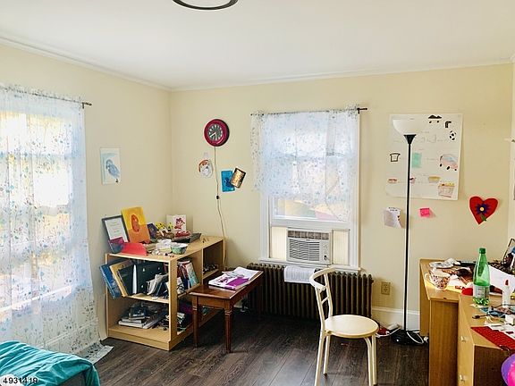 4th image of 21 Munson St