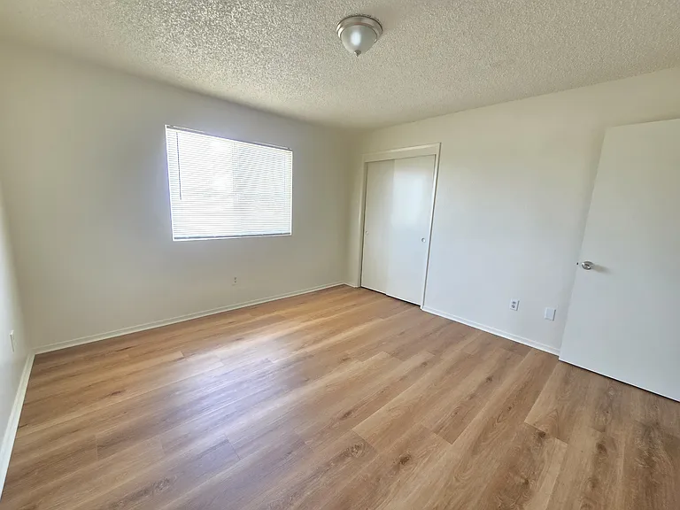 9825 N Loop Blvd #B — Photo 18