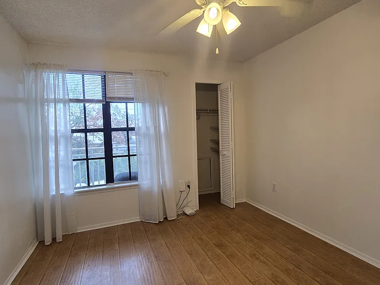 1000 W Horatio St #220 — Photo 25