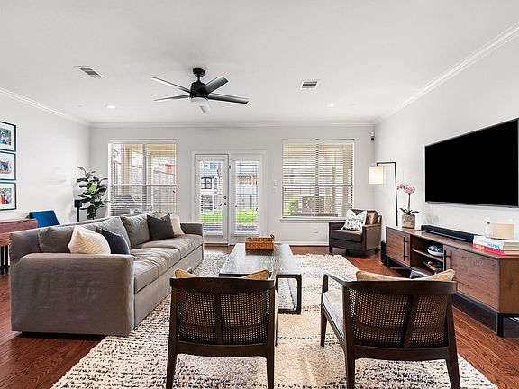 5th image of 834 W 18th St Unit B