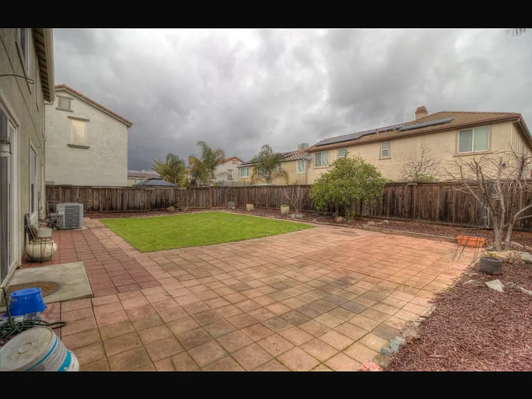 523 Danbury Pl — Photo 28