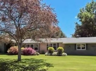 15 Coachman Cres, Hamilton, ON L8N2Z7