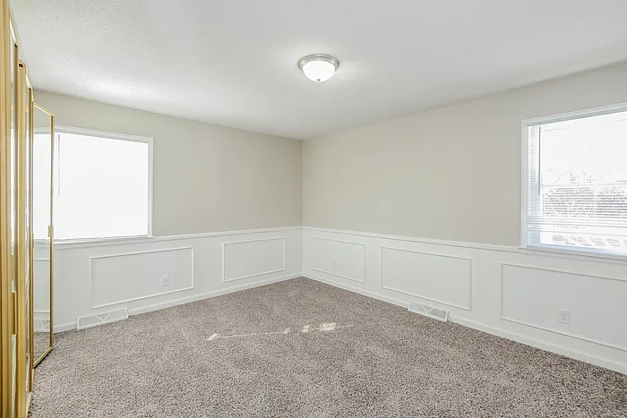 204 N Woodson Dr — Photo 5