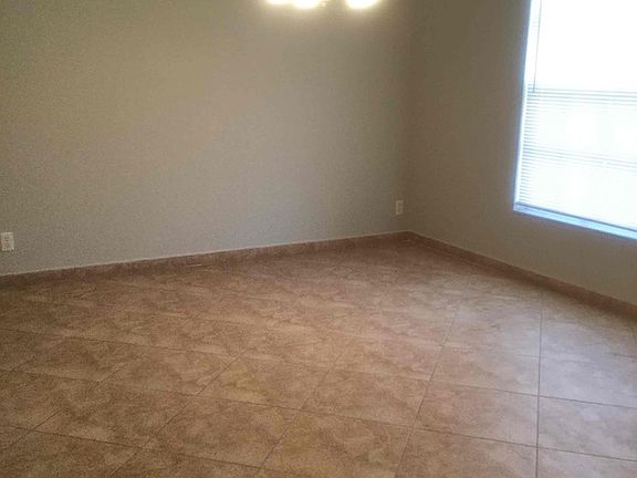 4th image of 1168 SW Idol Ave