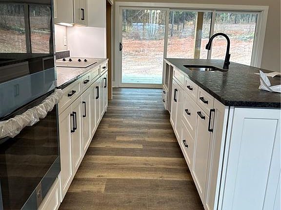 4th image of 1314 Riverside Dr