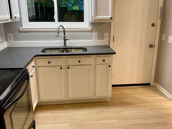 5th image of 902 Tremont St APT C