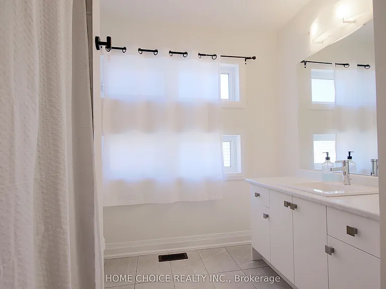 32 Ferragine Cres — Photo 27