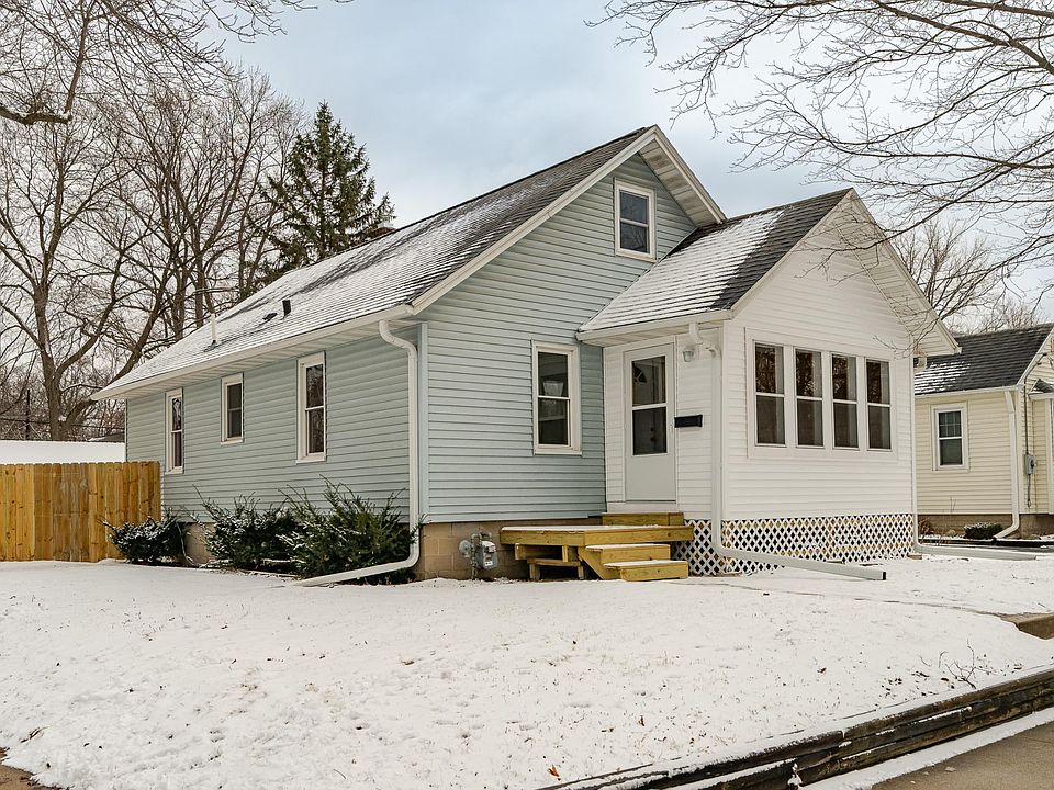 1st image of 604 10th Ave SE