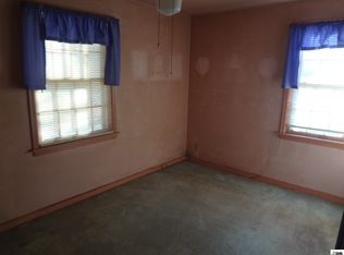 815 SW Cambridge Ave, Topeka, KS 66606