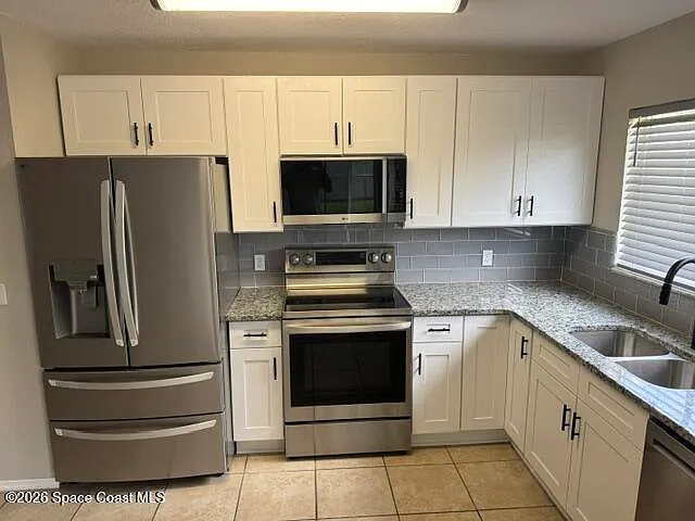 425 Tewksbury Ln NE — Photo 6