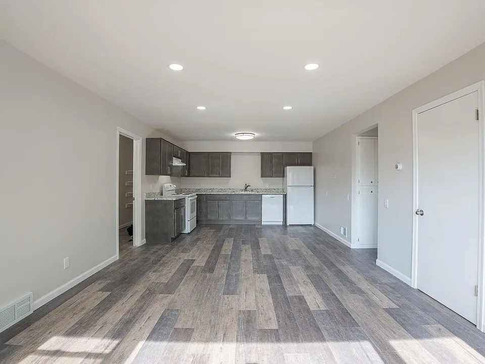 2109 Lake Point Dr