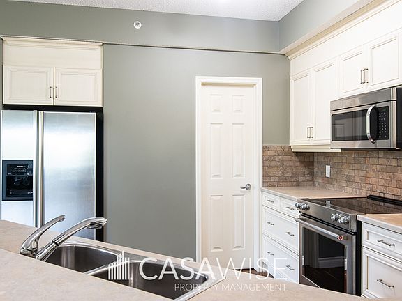 3rd image of 9811 96a St NW #401