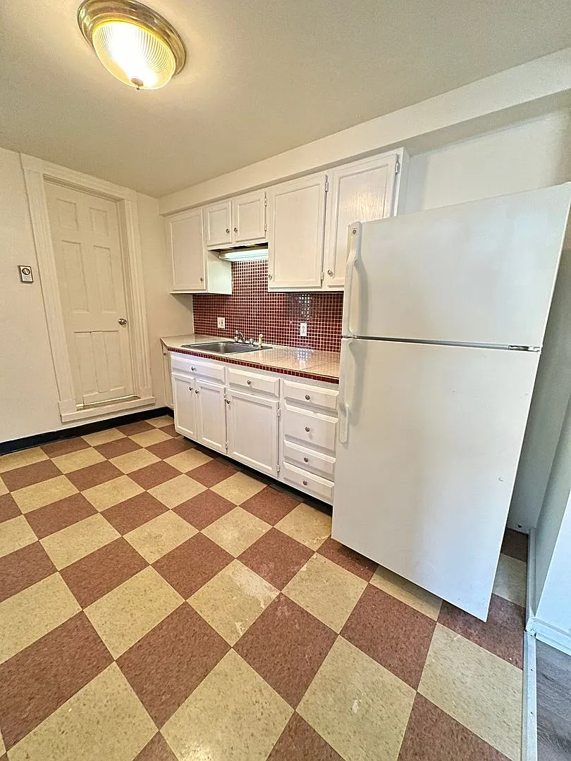 Madison Ave 914-916 - For Sale — Photo 4